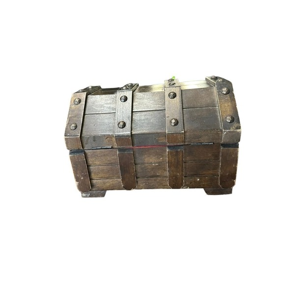 Vintage wooden treasure keepsake chest metal lion decor - Picture 6 of 11